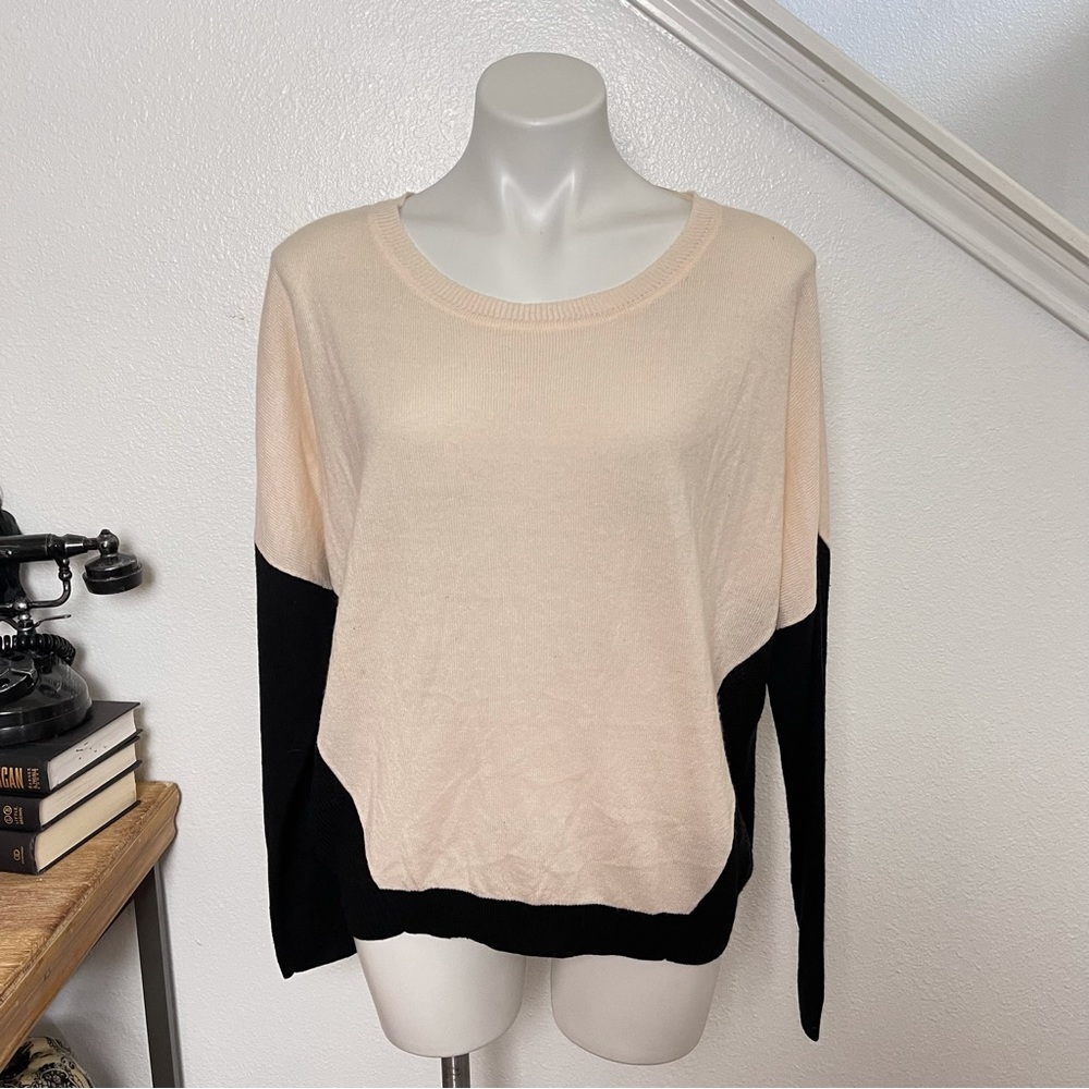 Apt. 9 peach and black light weight sweater size M